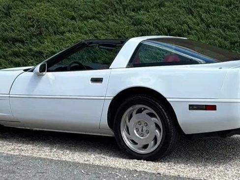 Used 1996 Chevrolet Corvette Coupe RWD image 9
