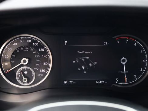 Used 2023 Genesis G70 2.0T image 16