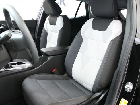 Certified 2025 Chevrolet Trax LS FWD image 24