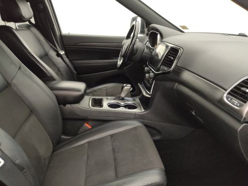 Used 2020 Jeep Grand Cherokee Altitude RWD image 21