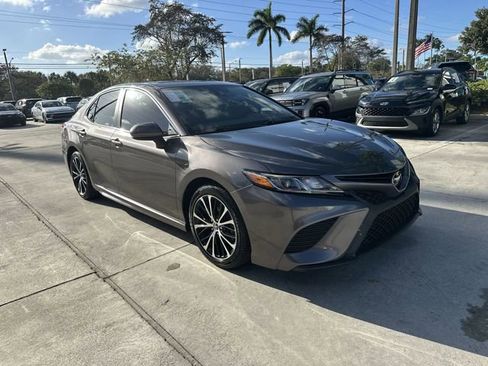 Used 2019 Toyota Camry SE image 33