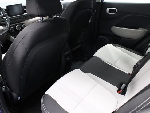Used 2024 Hyundai Venue SEL FWD image 14