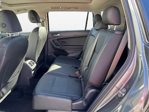 Used 2021 Volkswagen Tiguan SE image 16