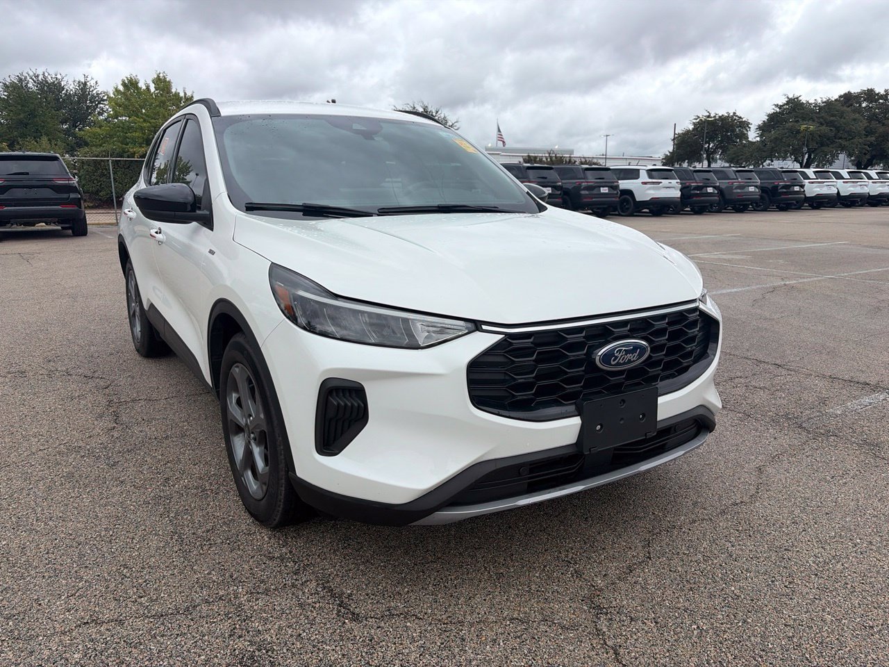 Used 2025 Ford Escape ST-Line w/ Tech Pack #1 FWD image 3