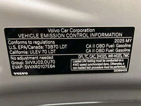 Used 2025 Volvo XC40 B5 Plus AWD/4WD image 89