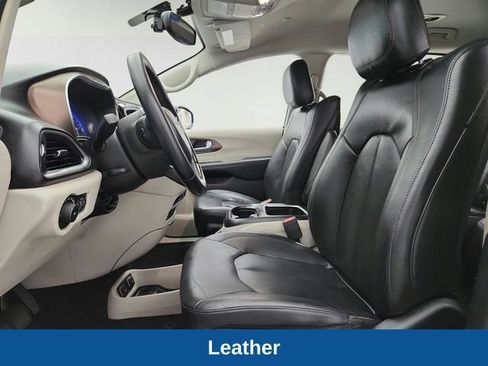 Used 2018 Chrysler Pacifica Touring-L Plus FWD image 10