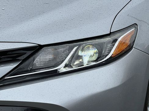 Used 2020 Toyota Camry LE FWD image 5