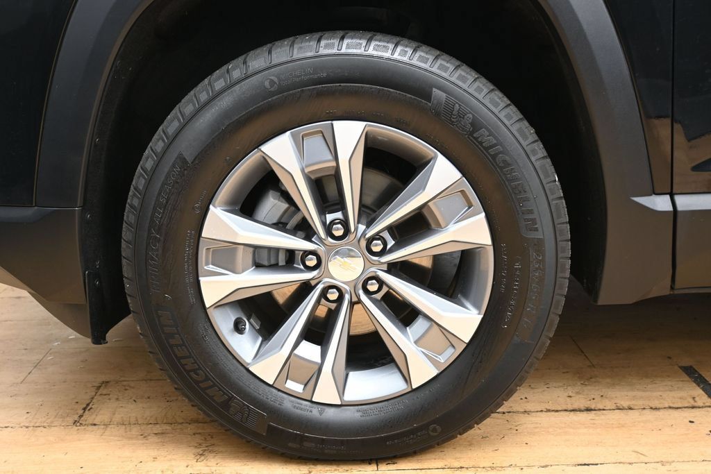 Used 2025 Chevrolet Equinox LT AWD/4WD image 8