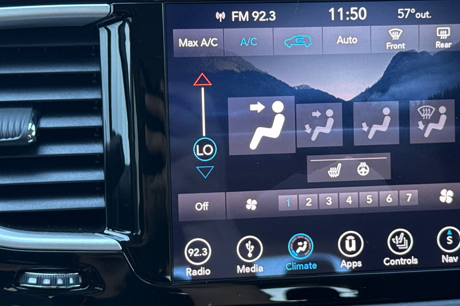Used 2019 Chrysler Pacifica Touring Plus w/ Advanced Safetytec Group FWD image 29