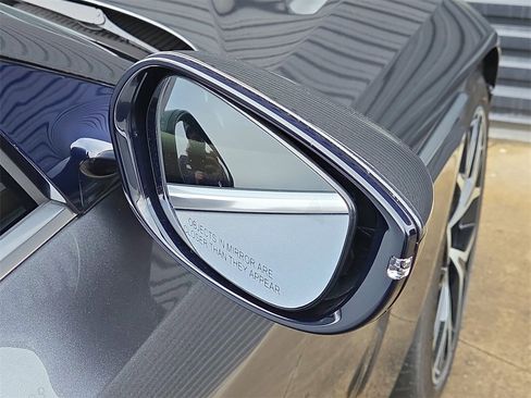 Used 2019 Aston Martin DB11 Volante image 28