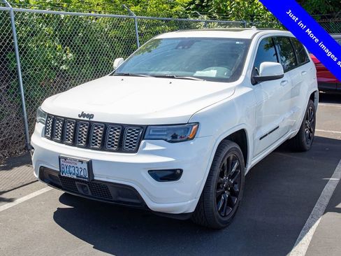 Used 2021 Jeep Grand Cherokee Laredo X AWD/4WD image 1