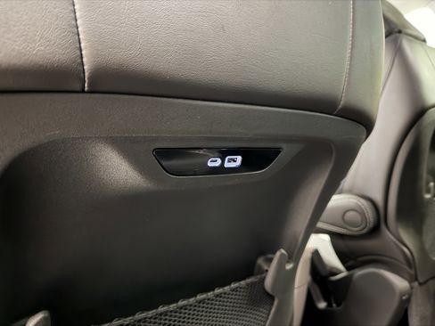 Used 2024 Chrysler Pacifica Touring-L image 26