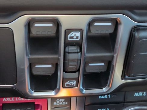 Used 2026 Jeep Gladiator Mojave AWD/4WD image 23
