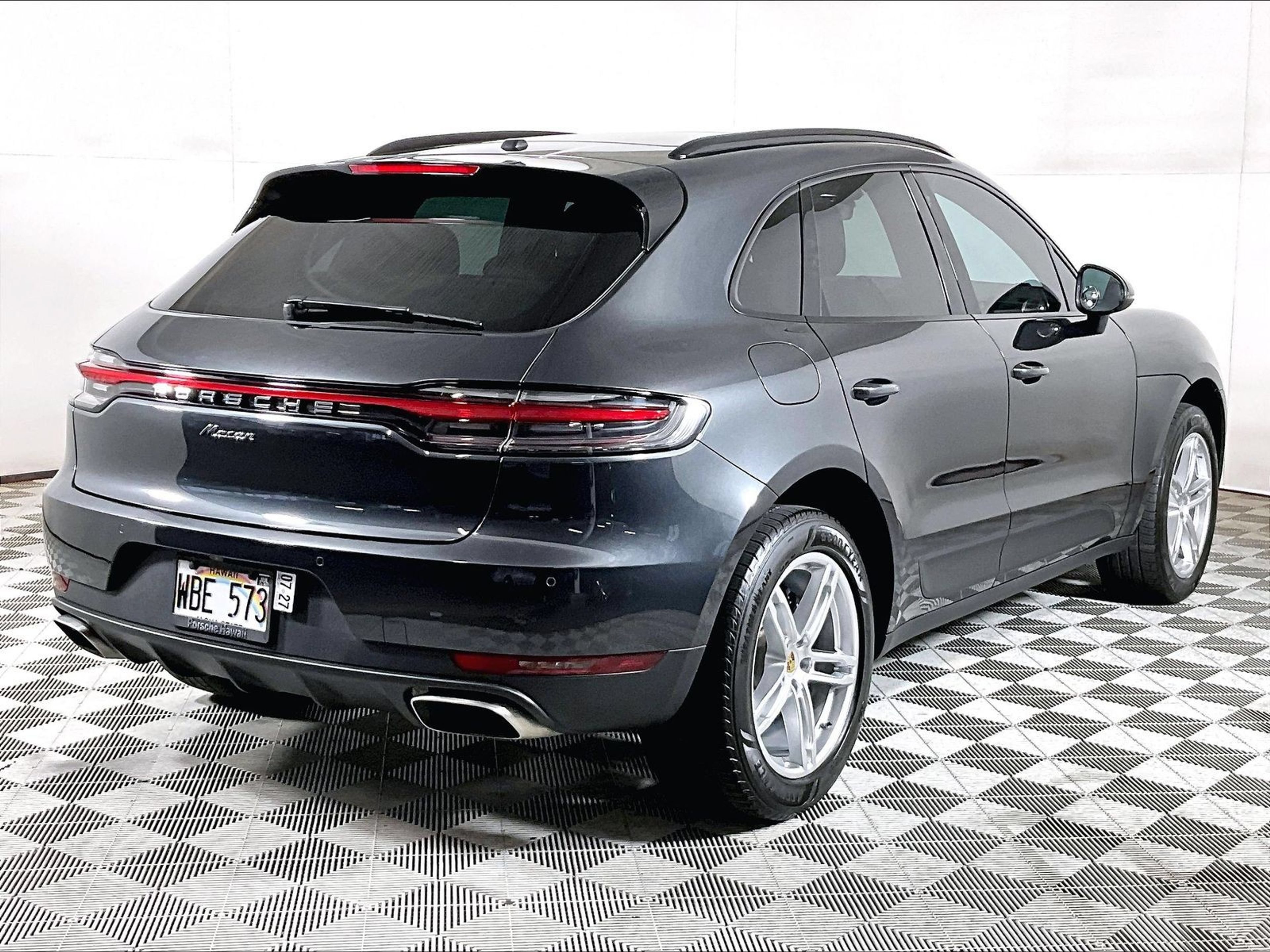 Certified 2020 Porsche Macan AWD/4WD image 9