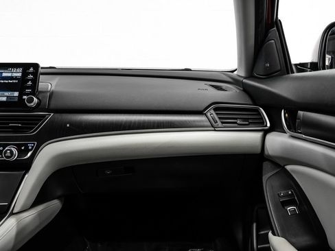 Used 2018 Honda Accord Touring image 28
