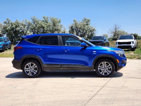 Used 2021 Kia Seltos LX AWD/4WD image 2