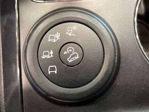 Used 2019 Ford Explorer XLT w/ Equipment Group 202A image 19