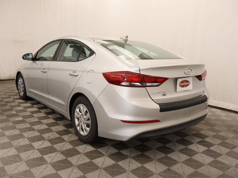 Used 2017 Hyundai Elantra SE image 3