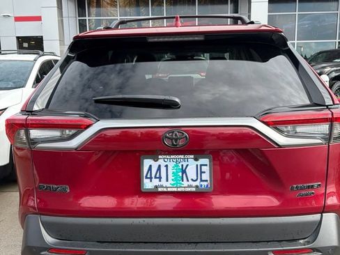 Used 2021 Toyota RAV4 Limited AWD/4WD image 5
