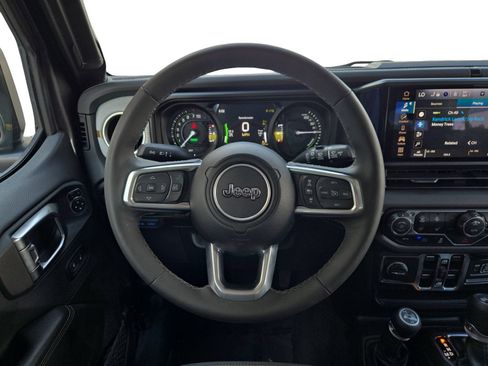 Used 2025 Jeep Wrangler Unlimited Sahara AWD/4WD image 22