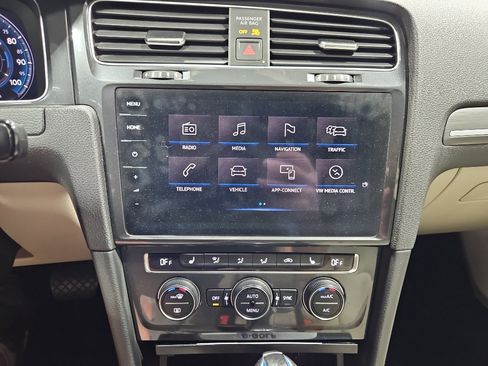 Used 2019 Volkswagen e-Golf SEL Premium image 10