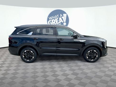 Certified 2024 Kia Sorento S FWD image 4