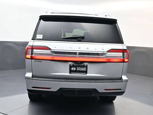 Used 2019 Lincoln Navigator Reserve AWD/4WD image 4