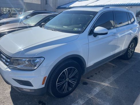 Used 2018 Volkswagen Tiguan SEL image 2