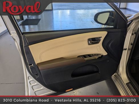 Used 2015 Toyota Avalon Limited image 15