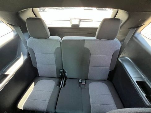 Used 2023 Chevrolet Traverse LT AWD/4WD image 23