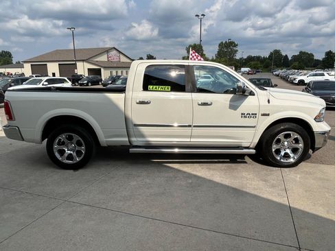 Used 2017 RAM 1500 Laramie AWD/4WD image 4