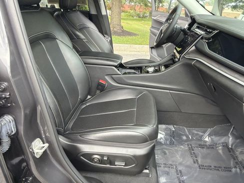 Used 2023 Jeep Grand Cherokee 4WD 4xe w/ Luxury Tech Group II image 25