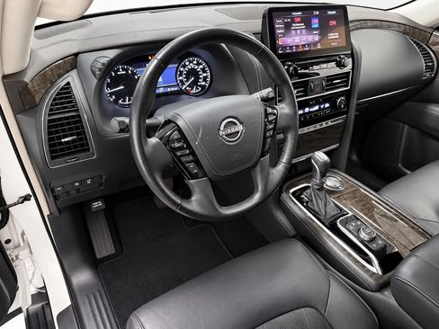 Used 2022 Nissan Armada Platinum w/ Captain's Chairs Package RWD image 9