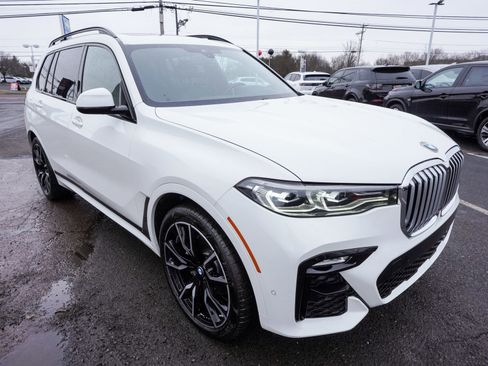 Used 2022 BMW X7 xDrive40i w/ M Sport Package image 3