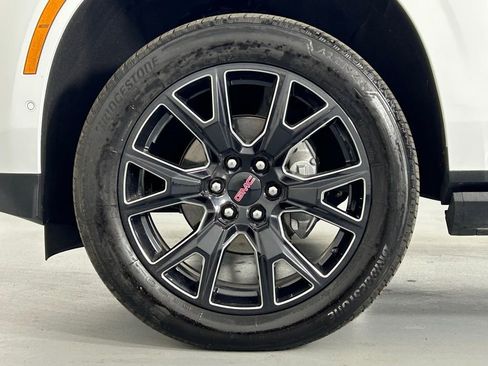 Used 2025 GMC Yukon XL Denali w/ Sun & Power Step Package image 40