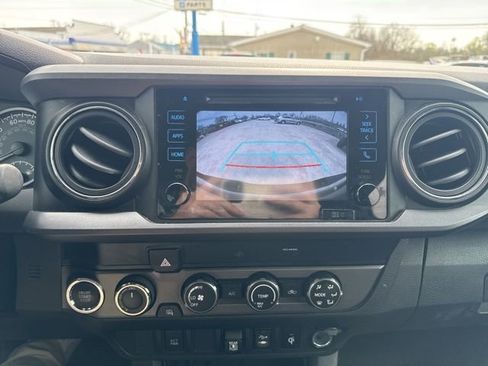 Used 2019 Toyota Tacoma TRD Sport image 12