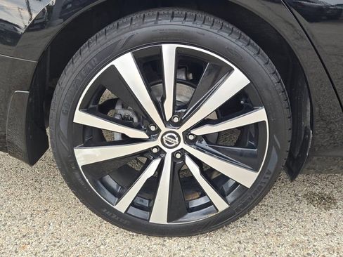Used 2020 Nissan Altima 2.0 Platinum FWD image 12