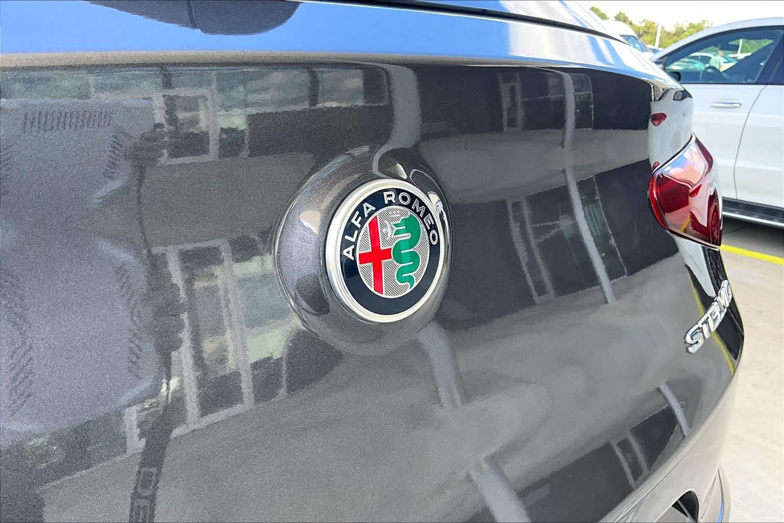 Used 2023 Alfa Romeo Stelvio Veloce AWD/4WD image 10
