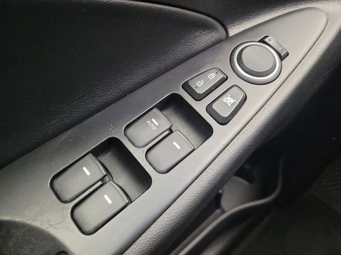 Used 2013 Hyundai Sonata SE image 27