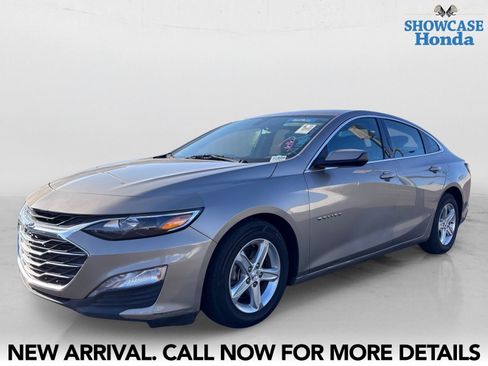 Used 2022 Chevrolet Malibu LT FWD image 2