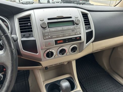 Used 2011 Toyota Tacoma PreRunner image 23