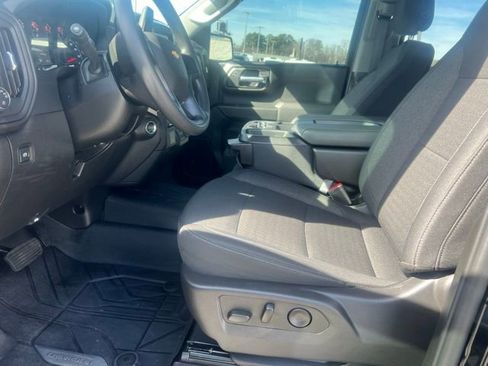 Used 2025 Chevrolet Silverado 1500 Custom image 3