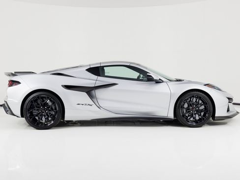 Used 2027 Chevrolet Corvette ZR1X AWD/4WD image 2