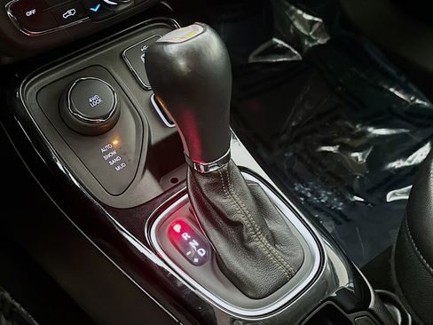 Used 2017 Jeep Compass Limited image 16