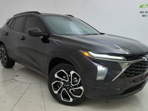 Used 2025 Chevrolet Trax RS w/ Driver Confidence Package FWD image 1