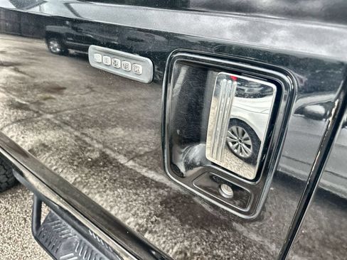 Used 2013 Ford F250 Platinum w/ FX4 Off Road Pkg AWD/4WD image 6