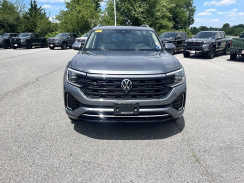 Used 2024 Volkswagen Atlas SEL Premium R-Line AWD/4WD image 2