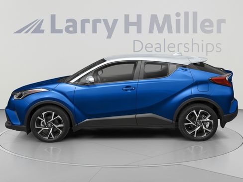 Used 2018 Toyota C-HR XLE FWD image 3