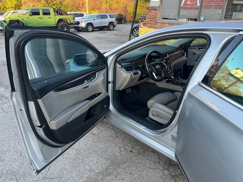 Used 2013 Cadillac XTS Premium image 9