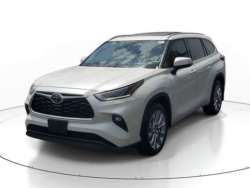 Used 2020 Toyota Highlander Limited AWD/4WD image 2